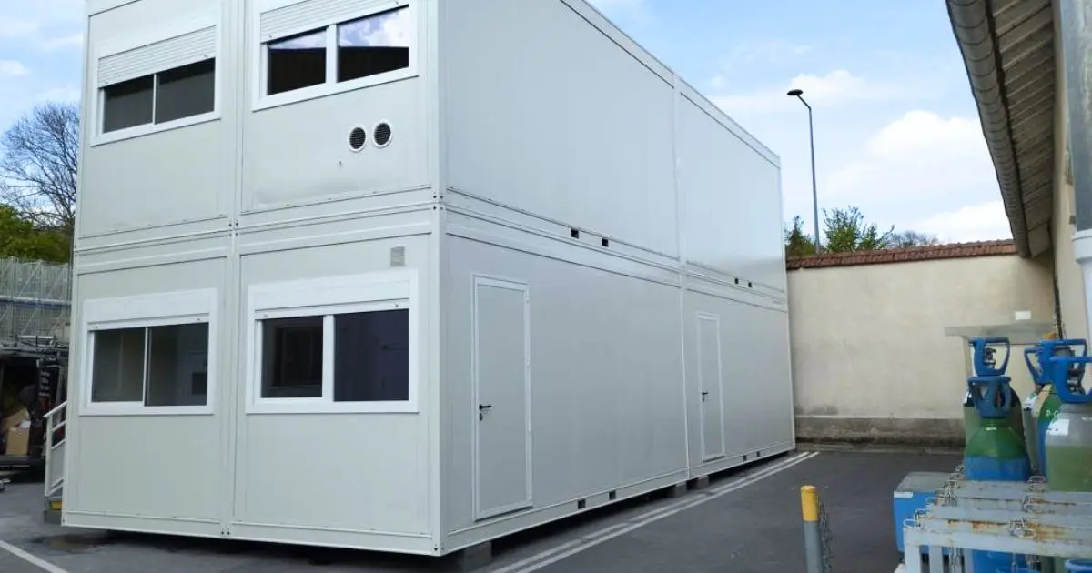 Dimensions d'un bungalow de chantier préfabriqué — module 6m x 2,45m sur site BTP