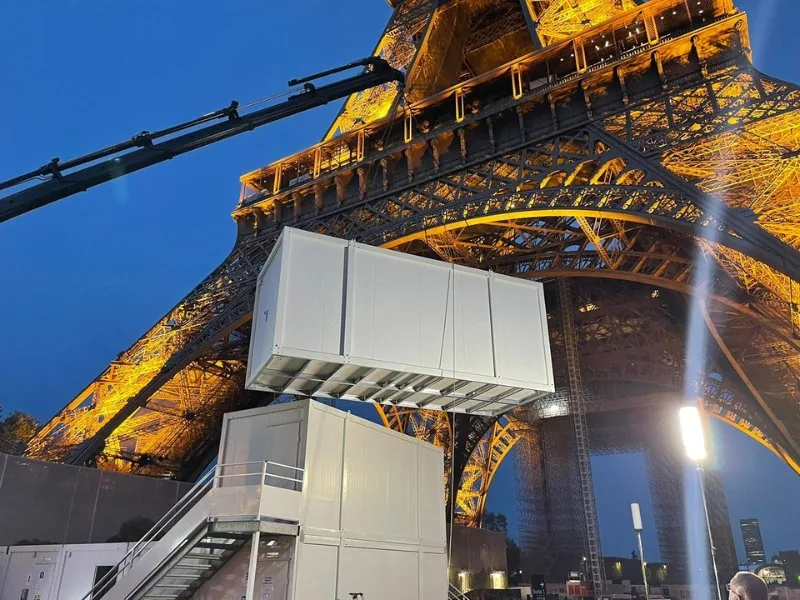 Sas de décontamination Tour Eiffel Paris